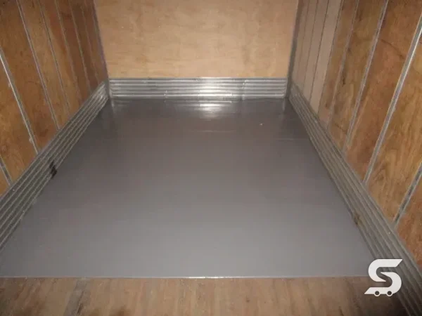 Interior de la caja seca terminado, con piso y forro nuevos instalados — Talleres Saucedo, Uruapan, Michoacán