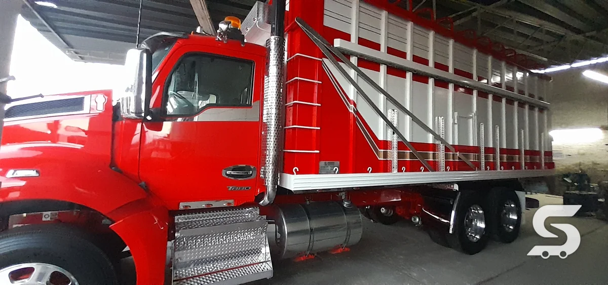 Carrocería terminada para tortón Kenworth T680 fabricada por Talleres Saucedo, Uruapan