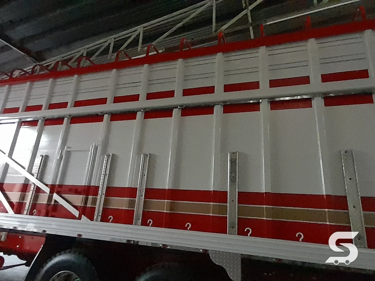 Reconstrucción de Cajas Secas y Refrigeradas en Talleres Saucedo, taller de tractocamiones en Uruapan, Michoacán