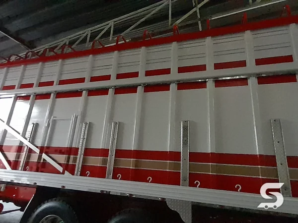 Carrocería terminada para tortón Kenworth T680 fabricada por Talleres Saucedo, Uruapan