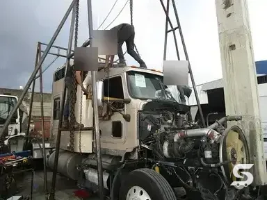 Conversión de quinta rueda a tortón en Kenworth T660, durante el proceso — Talleres Saucedo, Uruapan, Michoacán