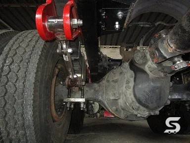 Conversión de quinta rueda a tortón en Kenworth T660, durante el proceso — Talleres Saucedo, Uruapan, Michoacán
