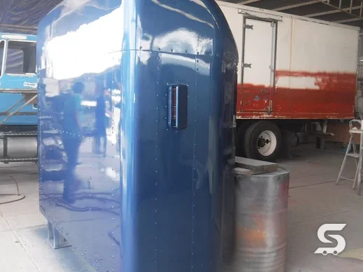 Hojalatería y pintura de cabina de tractocamión, terminado — Talleres Saucedo, Uruapan, Michoacán