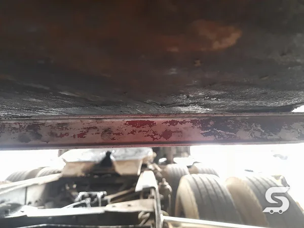 Reparación de planchas y perno rey de semirremolque, durante el proceso — Talleres Saucedo, Uruapan, Michoacán