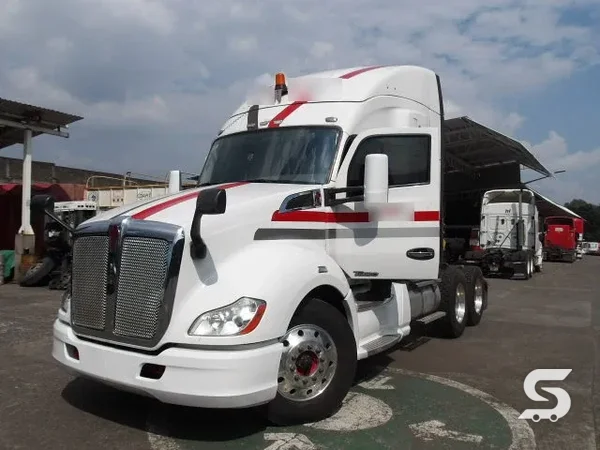 Kenworth T680 terminado tras la reconstrucción — Talleres Saucedo, Uruapan, Michoacán