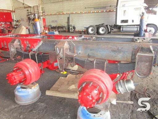 Suspensión de muelles y perchas reticuladas en tractocamión — Talleres Saucedo, Uruapan, Michoacán
