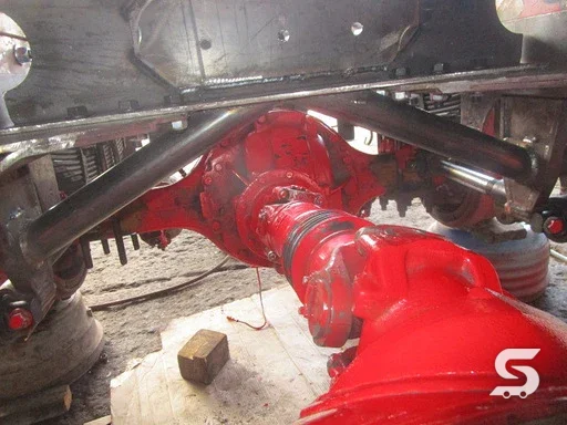 Suspensión de muelles y perchas reticuladas en tractocamión — Talleres Saucedo, Uruapan, Michoacán