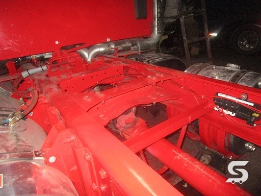 Suspensión de muelles y perchas reticuladas en tractocamión — Talleres Saucedo, Uruapan, Michoacán