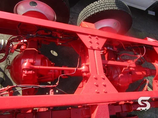 Suspensión de muelles y perchas reticuladas en tractocamión — Talleres Saucedo, Uruapan, Michoacán
