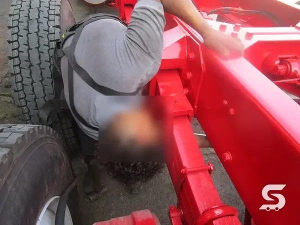 Suspensión de muelles y perchas reticuladas en tractocamión — Talleres Saucedo, Uruapan, Michoacán