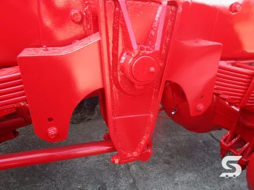 Suspensión de muelles y perchas reticuladas en tractocamión — Talleres Saucedo, Uruapan, Michoacán