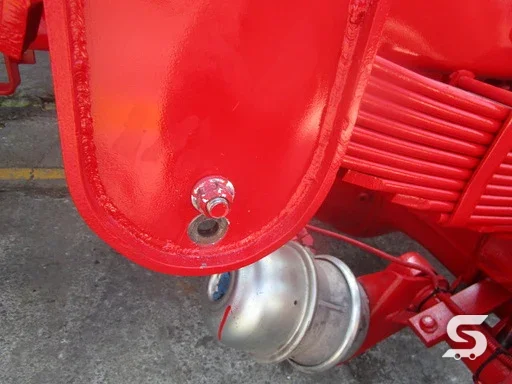 Suspensión de muelles y perchas reticuladas en tractocamión — Talleres Saucedo, Uruapan, Michoacán