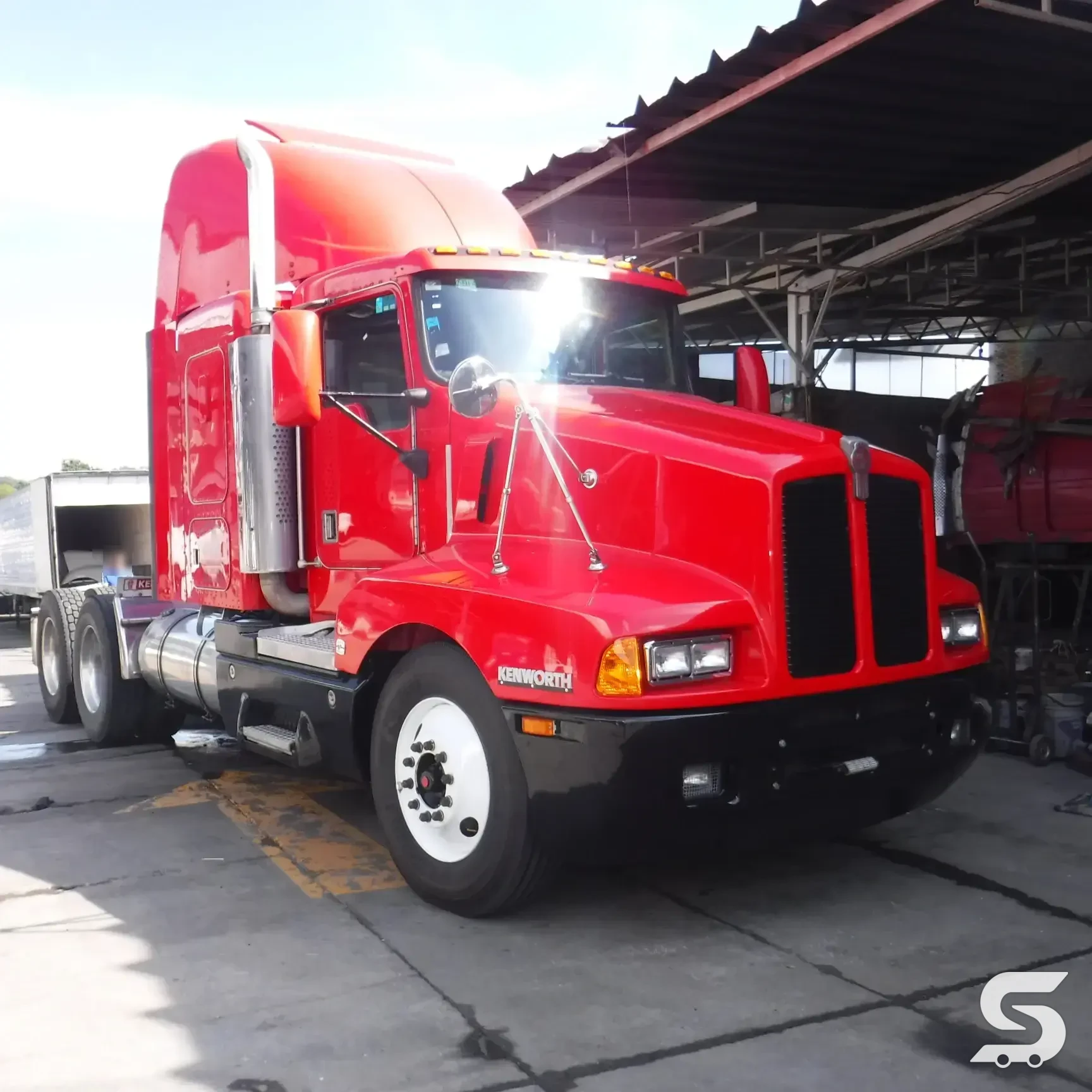 Kenworth T600 reconstruido y terminado en Talleres Saucedo, Uruapan, Michoacán
