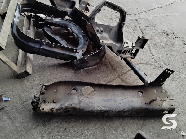Despiece del Kenworth T800 al inicio de la reconstrucción en Talleres Saucedo, Uruapan