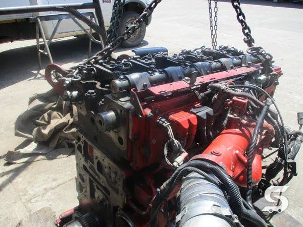 Motor del Kenworth T800 reconstruido e izado en Talleres Saucedo, Uruapan