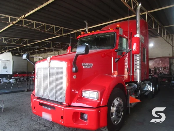 Kenworth T800 reconstruido y terminado en Talleres Saucedo, Uruapan