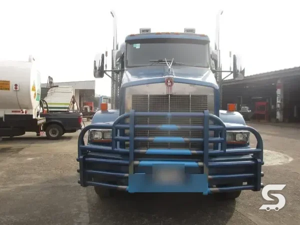 Kenworth T800 tortón azul terminado con tumbaburros y parrilla nuevos — Talleres Saucedo, Uruapan, Michoacán
